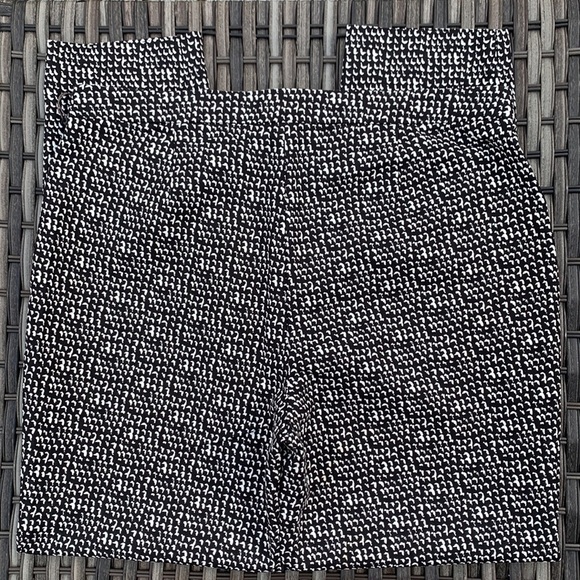 VINCE Camuto Rich Black/White Print Pull-On Ankle Pants - Picture 12 of 16